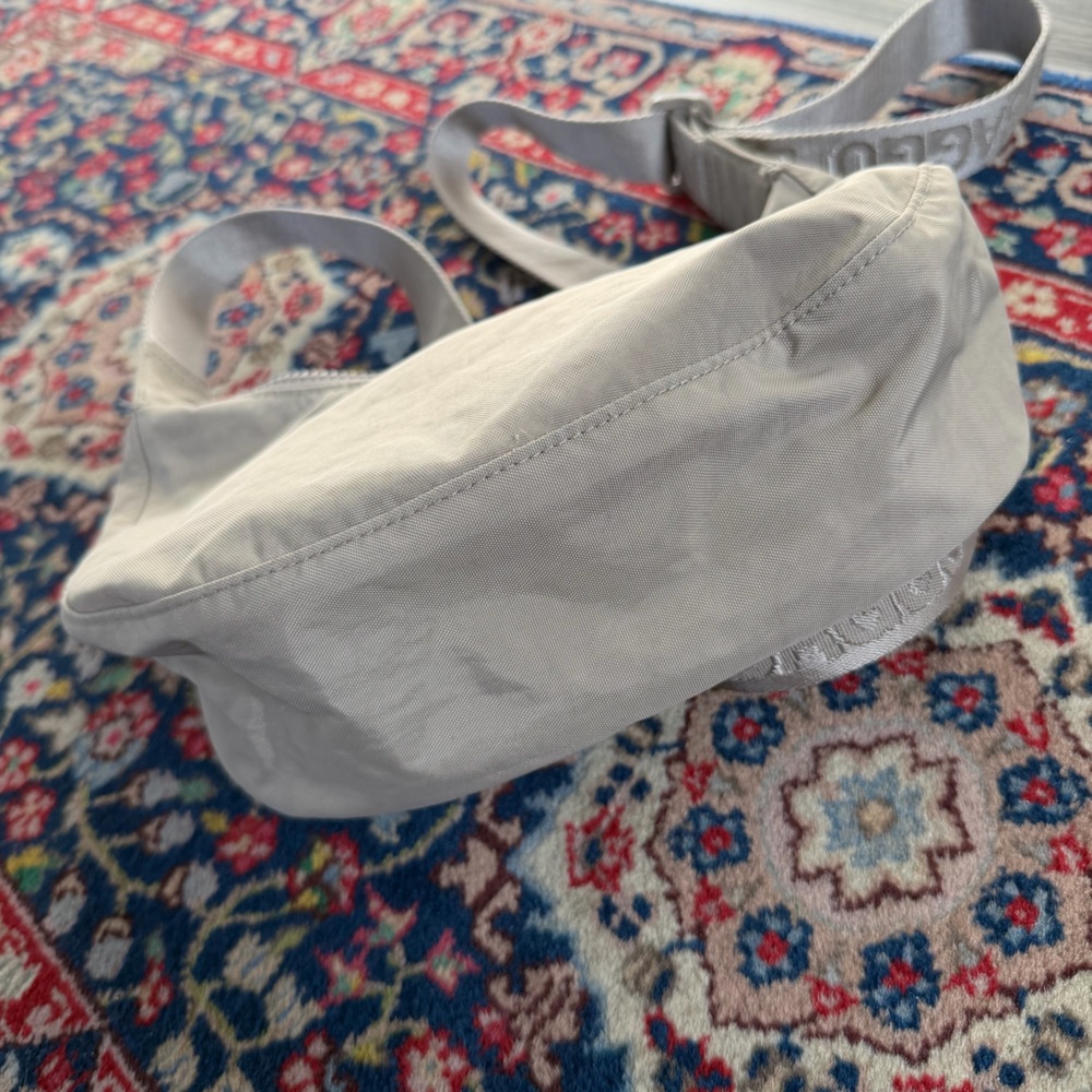 BAGGU Dove Small Crescent Bag - Picture 5 of 6